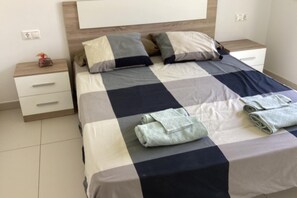 3 室のベッドルーム、アイロン / アイロン台、WiFi、ベッドシーツ