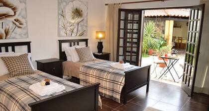 Sleeps22-Garden-HotTub-Pool-Barbecue-Jacuzzi