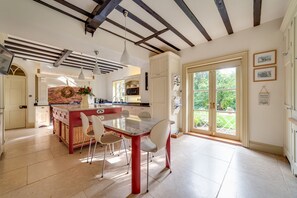 Dining - Luxury 5 Bedroom Country Retreat- New Listing  (Ledbury)