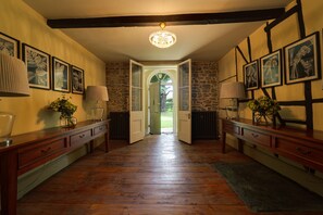 Interior - Luxury 5 Bedroom Country Retreat- New Listing  (Ledbury)