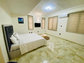 1 bedroom, iron/ironing board, WiFi, bed sheets - Beautiful Short-let Apartment in Lekki phase 1 (Lekki)