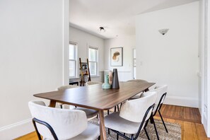 Dining - Harvard Square 3BR w/ W/D, steps to Harvard Square (Cambridge)