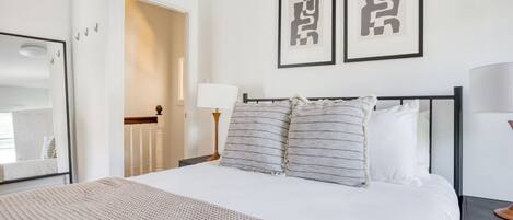 3 makuuhuonetta, silitysrauta/-lauta, Wi-Fi, vuodevaatteet