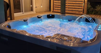 Peaceful Luxury in Prince Edward County – Hot Tub, EV Charger