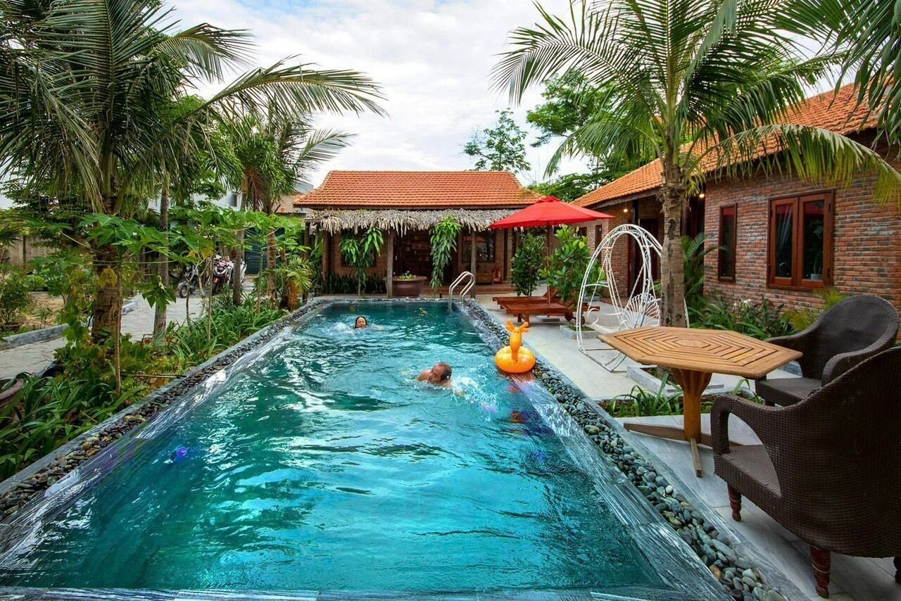 Villa | Pool | Outdoor pool, pool umbrellas, sun loungers