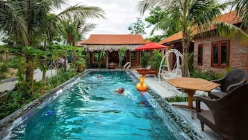 Villa | Pool | Outdoor pool, pool umbrellas, sun loungers