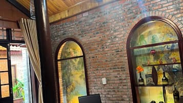 Premium bedding, minibar, desk, free WiFi