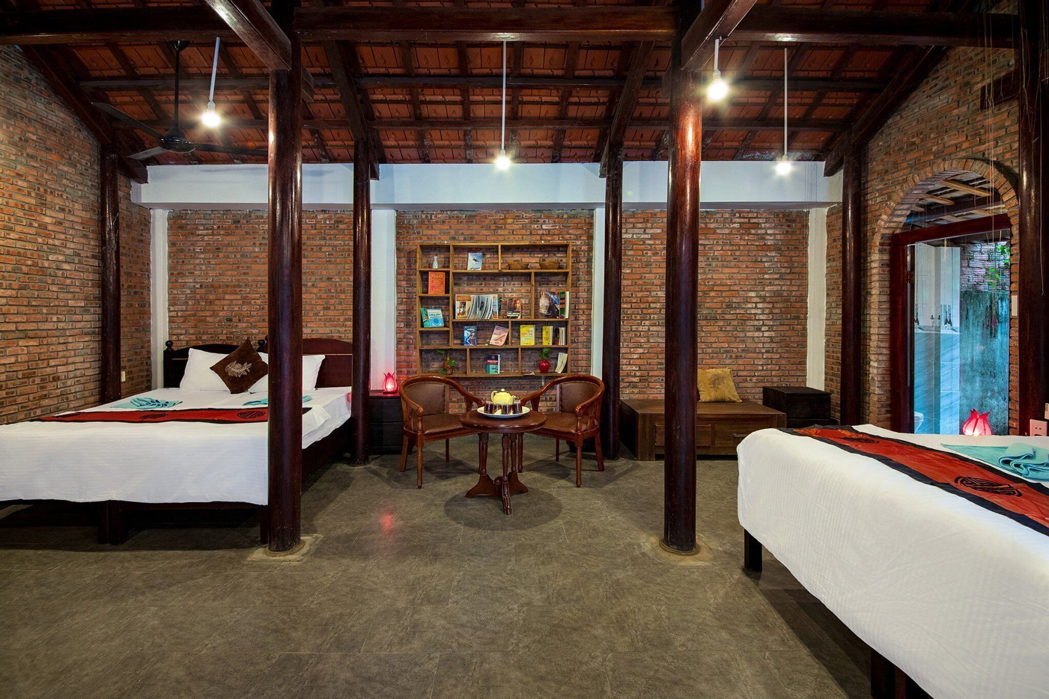 Premium bedding, minibar, desk, free WiFi