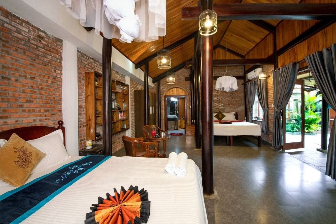 Premium bedding, minibar, desk, free WiFi