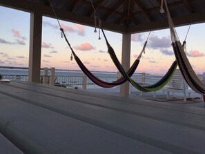 Terrace/patio - Caye Caulker Beach Hotel (Caye Caulker)