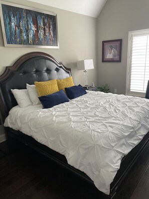 3 bedrooms, desk, iron/ironing board, free WiFi - Stylish 3 bedroom ranch just south of Memphis (Horn Lake)