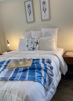 3 chambres, bureau, fer et planche à repasser, lit parapluie