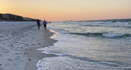 Family Retreat w yard, mins to Beach, Convention Center, AF Base. NO CLEAN FEE !