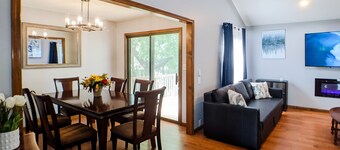 Cheerful 5 bedrooms house 15 mins to KC downtown