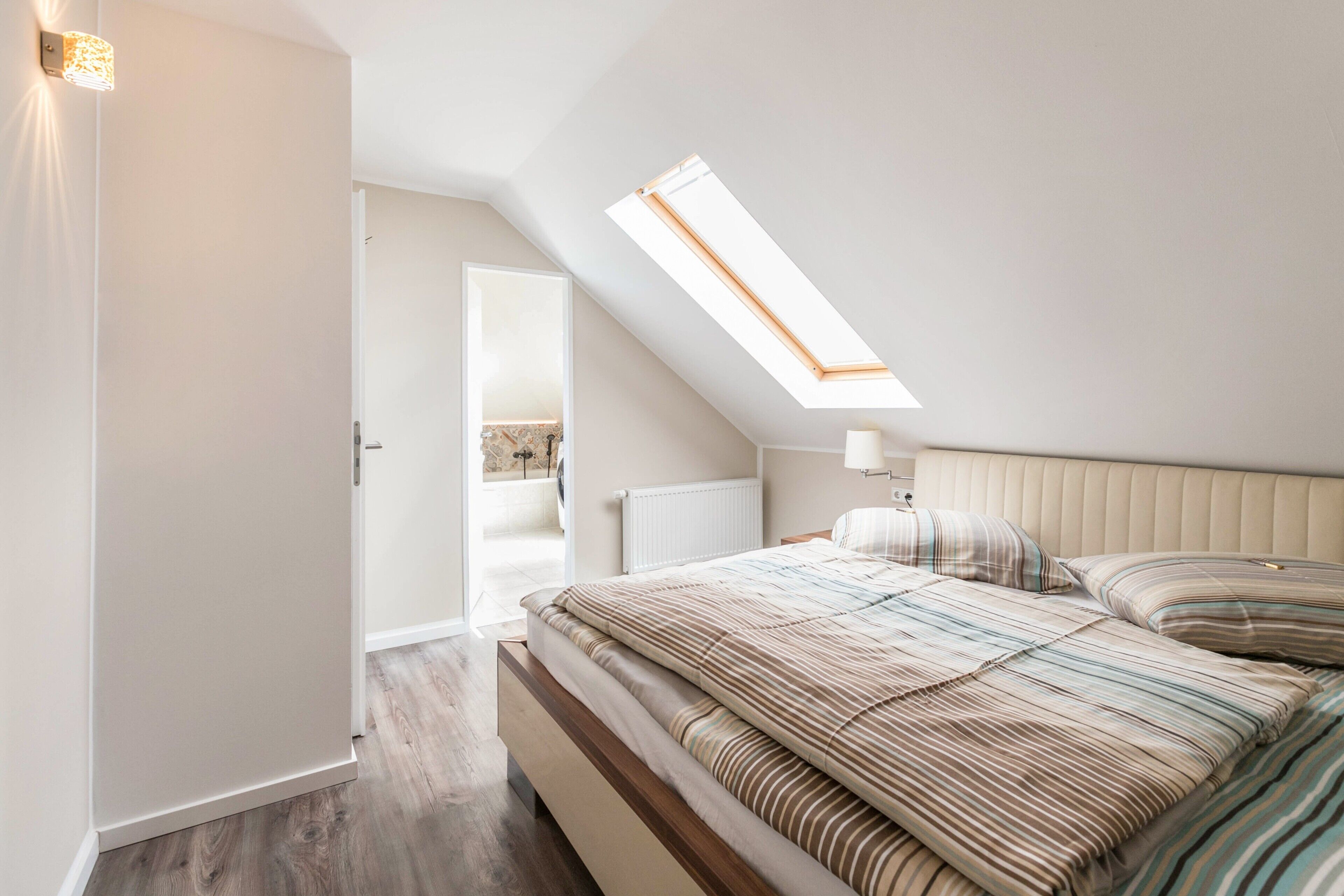 1 habitación, tabla de planchar con plancha, wifi gratis y ropa de cama 