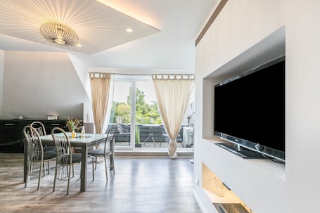 Interior. 'Uhse Apartment' with Garden & Wi-Fi