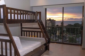 5 dormitorios, tabla de planchar con plancha, wifi gratis y ropa de cama