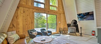 Wilmington Chalet w/ Hot Tub < 8 Mi to Mount Snow!