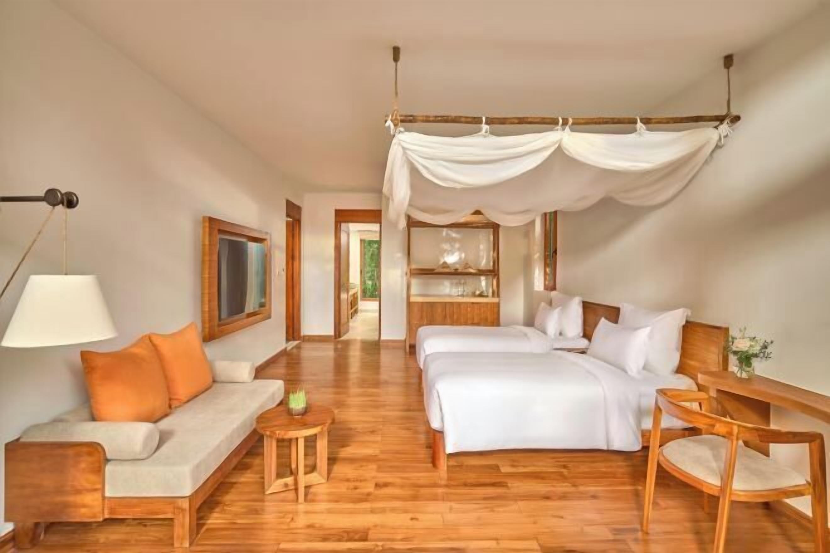 Minibar, in-room safe, desk, laptop workspace