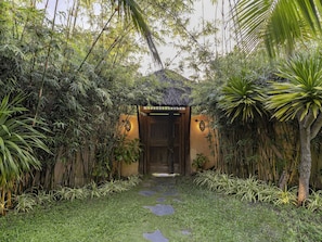 Beach Front Four-Bedroom Pool Villa | Minibar, in-room safe, desk, laptop workspace - Ana Mandara Cam Ranh (Cam Lam)