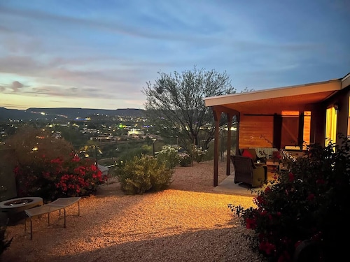 Million Dollar Mountain Views amazing Hilltop Home close to Hiking & Attractions