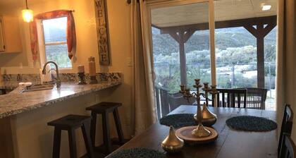 Million Dollar Mountain Views amazing Hilltop Home close to Hiking & Attractions