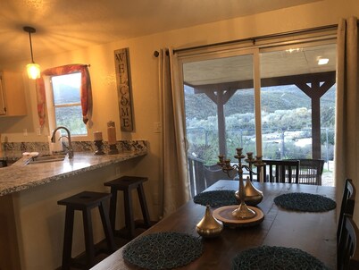 Million Dollar Mountain Views amazing Hilltop Home close to Hiking & Attractions
