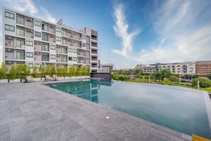 Outdoor pool - Thaya Hotel Bangkok (Bangkok)