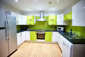 冰箱、微波炉、烤箱、洗碗机