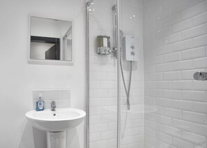 Shower, towels, shampoo