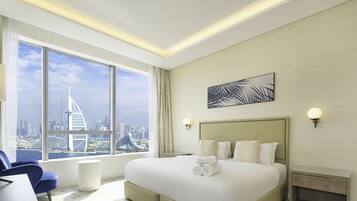 Deluxe Apartment | 1 bedroom, desk, laptop workspace, blackout curtains