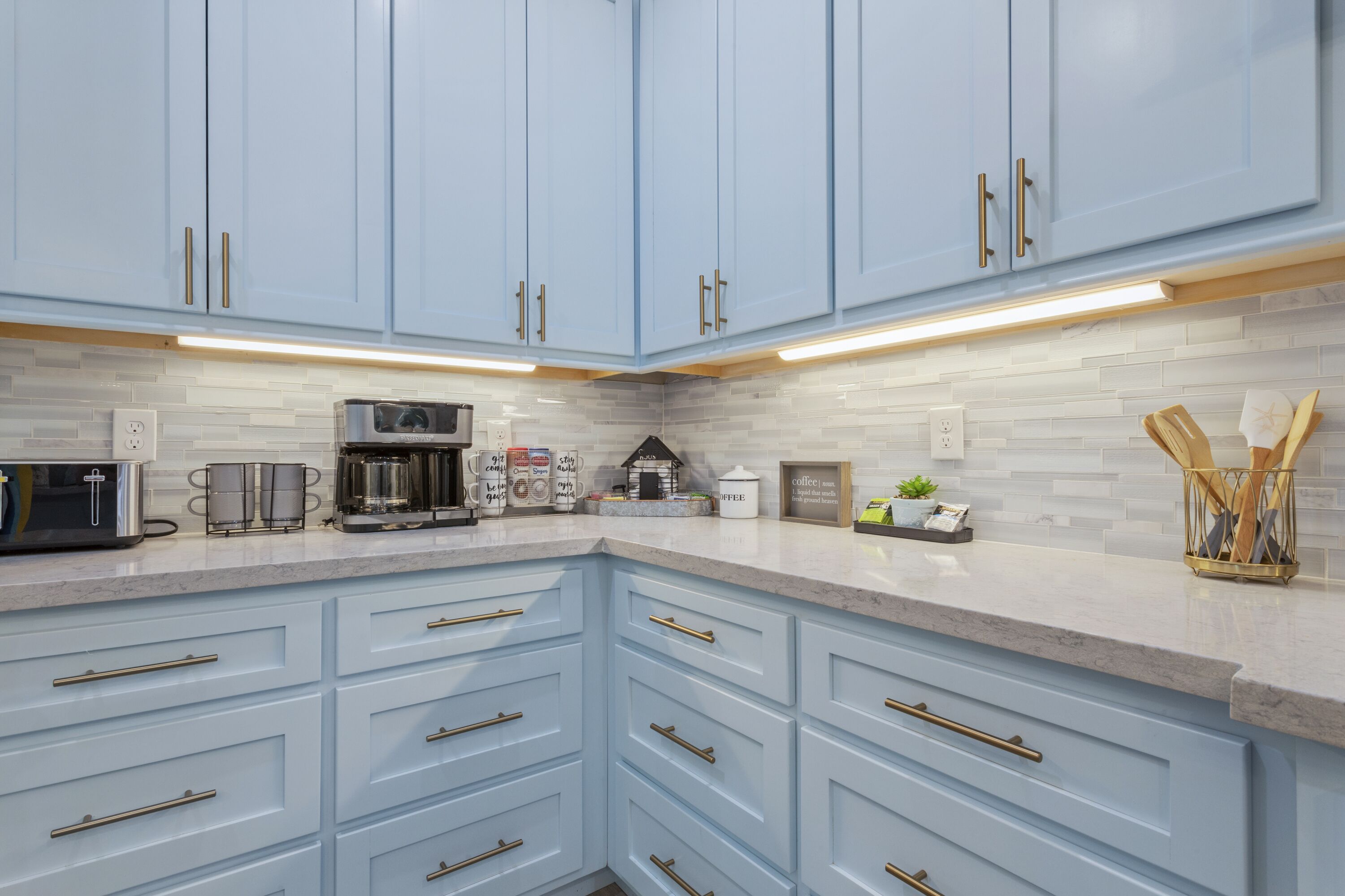 冰箱、微波炉、烤箱、炉灶