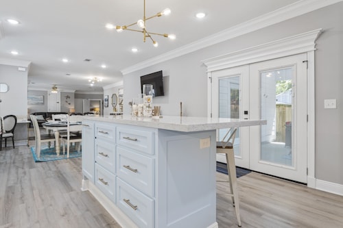 Beautiful new home just mins to the beach, aquarium, BUC-EES, and Downtown!