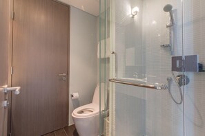 Badewanne, Haartrockner, Bidet, Handtücher