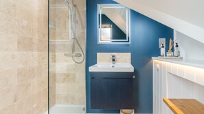 Combined shower/bathtub, hair dryer, towels - Orchard Cottage, Alderton - sleeps 6 guests  in 3 bedrooms (Alderton)
