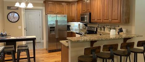 Fridge, microwave, stovetop, dishwasher