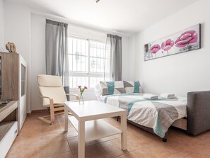 4 bedrooms, iron/ironing board, Internet, bed sheets