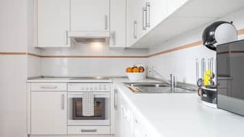 Frigorifero, microonde, forno, lavastoviglie