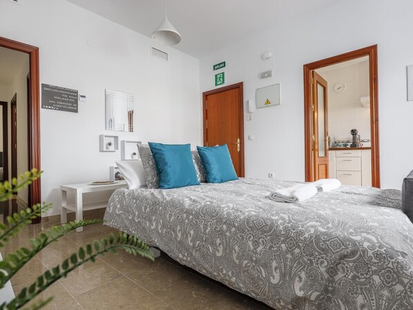 3 bedrooms, iron/ironing board, Internet, bed sheets