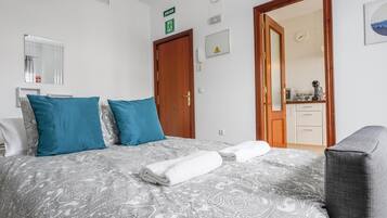 3 dormitoris, planxa i posts de planxar, Internet i roba de llit