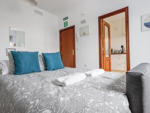 3 dormitoris, planxa i posts de planxar, Internet i roba de llit 