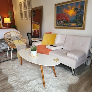 Een strijkplank/strijkijzer, gratis wifi, beddengoed