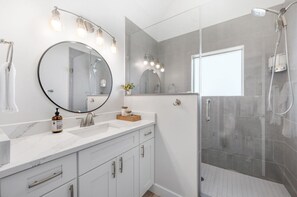 Hair dryer, towels - New Luxury Modern Home in Prime Location 2BDR-3BTH (St. Augustine)