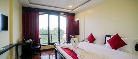 Camera Superior | Una scrivania, letti aggiuntivi (a pagamento), Wi-Fi gratuito, lenzuola