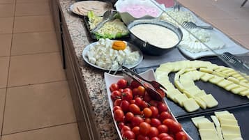 Tägliches einheimisches Frühstück gegen Gebühr