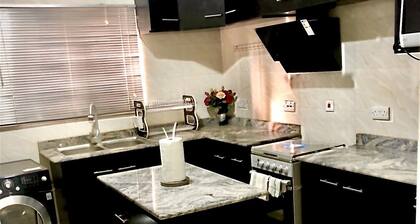 Beautiful furnished 2 bedroom house in Abuja, FCT, Nigeria - Six Star