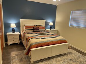 3 bedrooms, iron/ironing board, free WiFi, bed sheets - Spacious 3 bdrm 3 bath home. Chilled Heated POOL. Hot Tub. Quiet South Location. (Lake Havasu City)