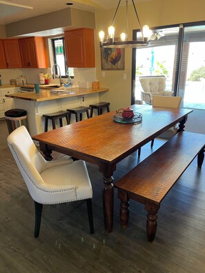 Dining - Spacious 3 bdrm 3 bath home. Chilled Heated POOL. Hot Tub. Quiet South Location. (Lake Havasu City)