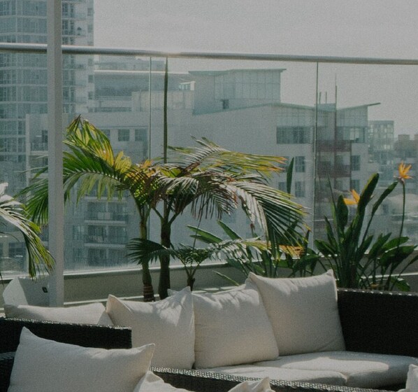 Property grounds - Hip Pentagon City 1BR w/ W/D & Pool, near Reagan Airport, by Blueground (Arlington)