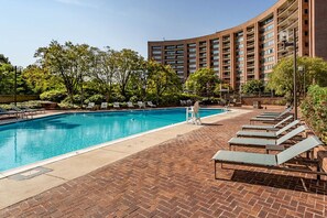 Indoor pool - Hip Pentagon City 1BR w/ W/D & Pool, near Reagan Airport, by Blueground (Arlington)